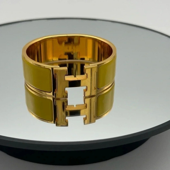 HERMES Click H Bracelet Yellow Gold with Yellow Enamel - Picture 10 of 10